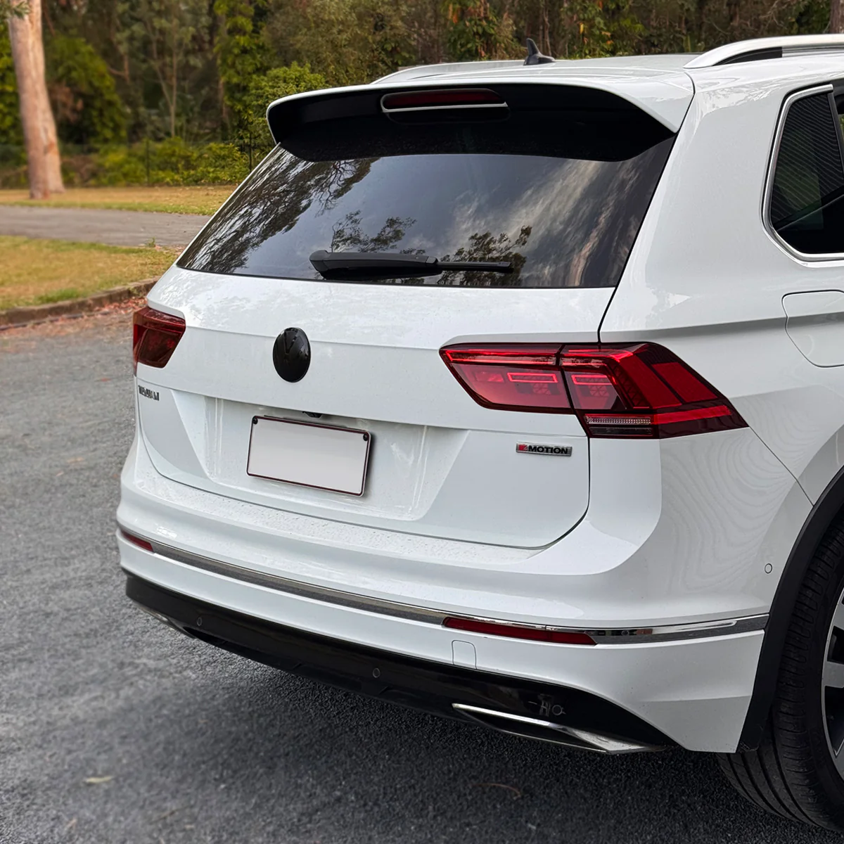 Black VW Emblem Cover Front/Rear for Tiguan with ACC - Image 4