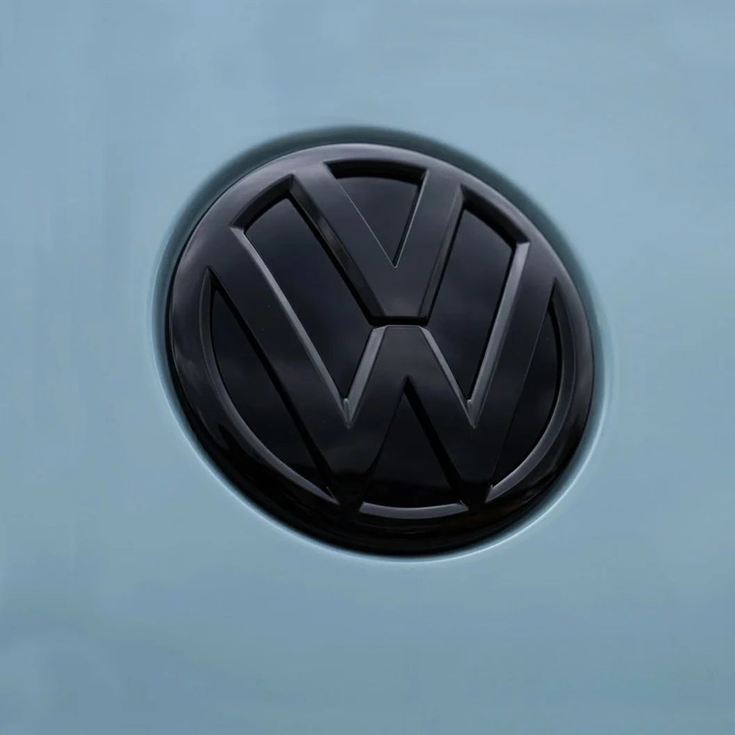 Black VW Emblem Front/Rear for VW Caddy MK4 - Image 3